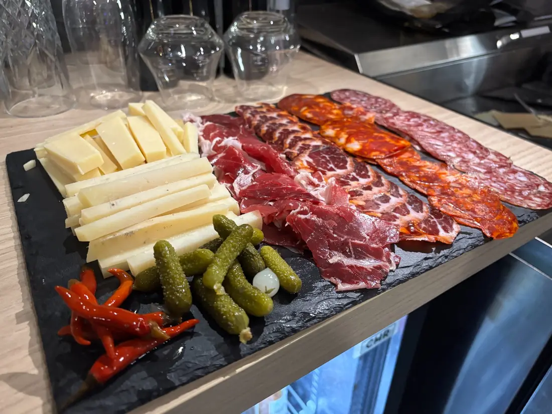 Planche charcuterie fromage ibérique Bellota Bar Biganos